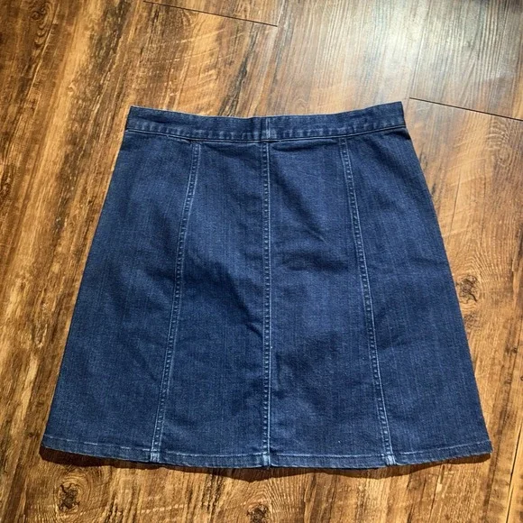 Draper James 8 Scallops Button Front Denim Skirt - Picture 5 of 6